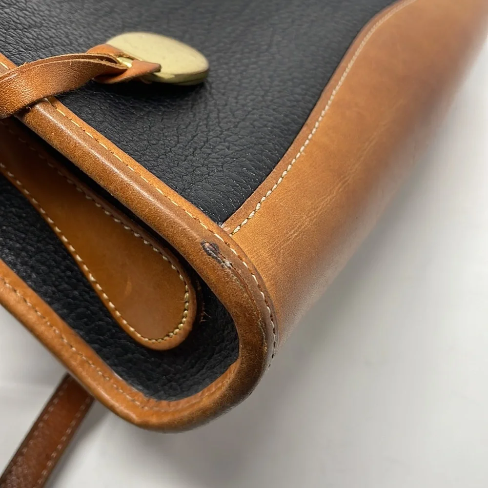 Vintage Dooney & Bourke Leather Crossbody🖤 - Picture 10 of 16